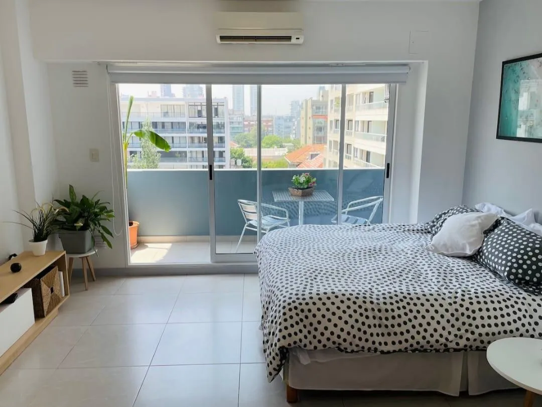 Kitnet mobiliada em Palermo Hollywood com piscina, área de churrasco e lavanderia