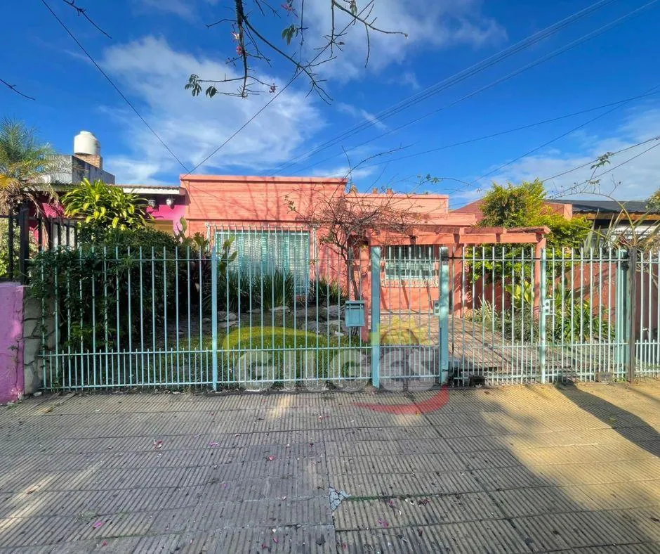 Three-bedroom house-style apartment in La Matanza