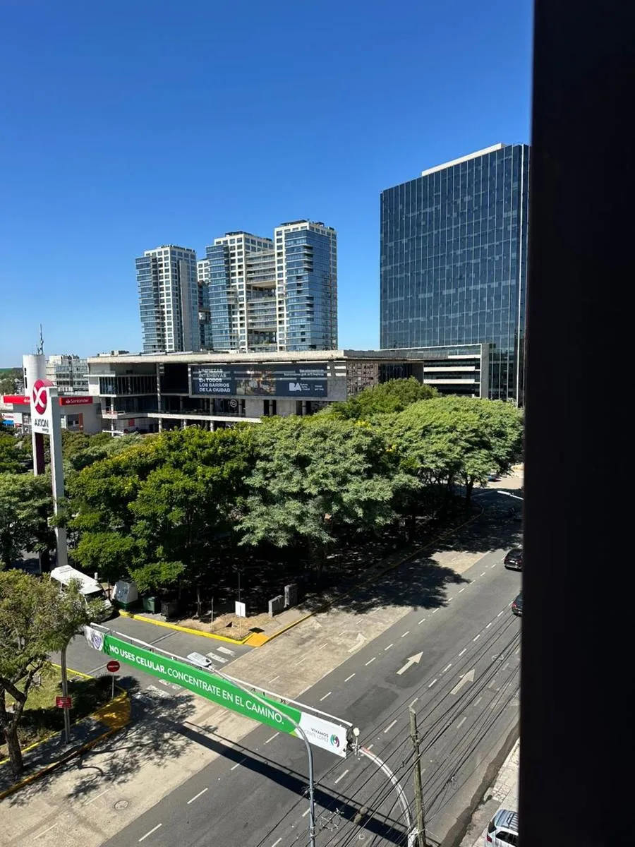 Четырёхкомнатная квартира в Vicente López на Av. Libertador