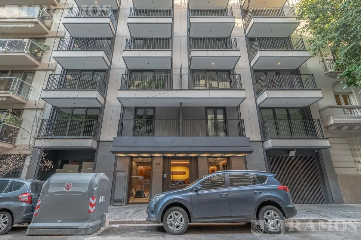 Meio andar novo (nunca habitado) de 3 ambientes com 2 suítes e vaga de garagem em Recoleta