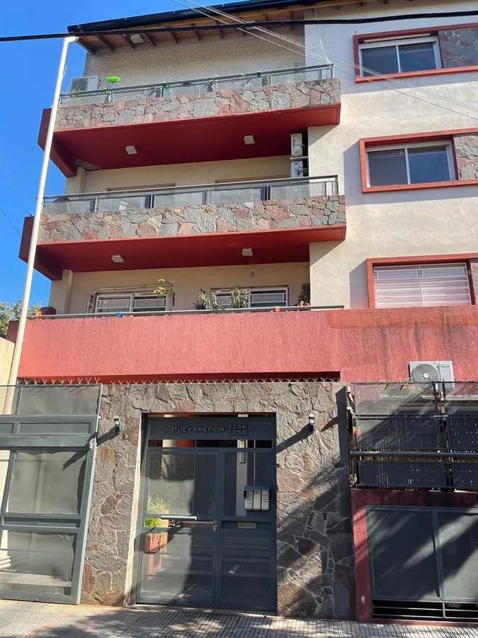 Two-room apartment with balcony in Banfield Este