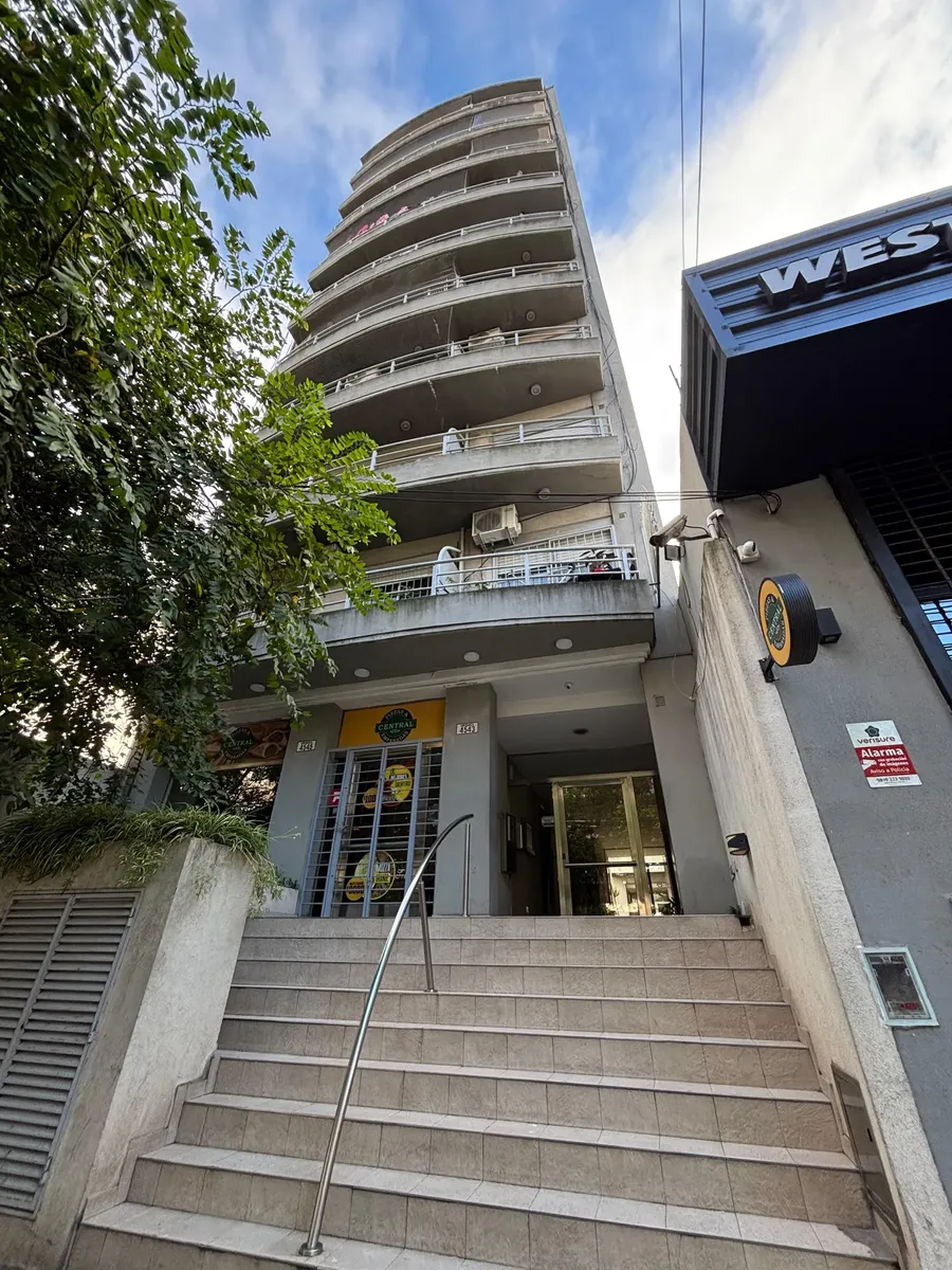 Monoambiente en 7° piso en Tres de Febrero