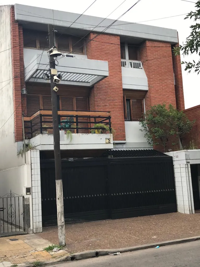 Apartamento em block com 5 dormitórios e garagem em Ciudadela