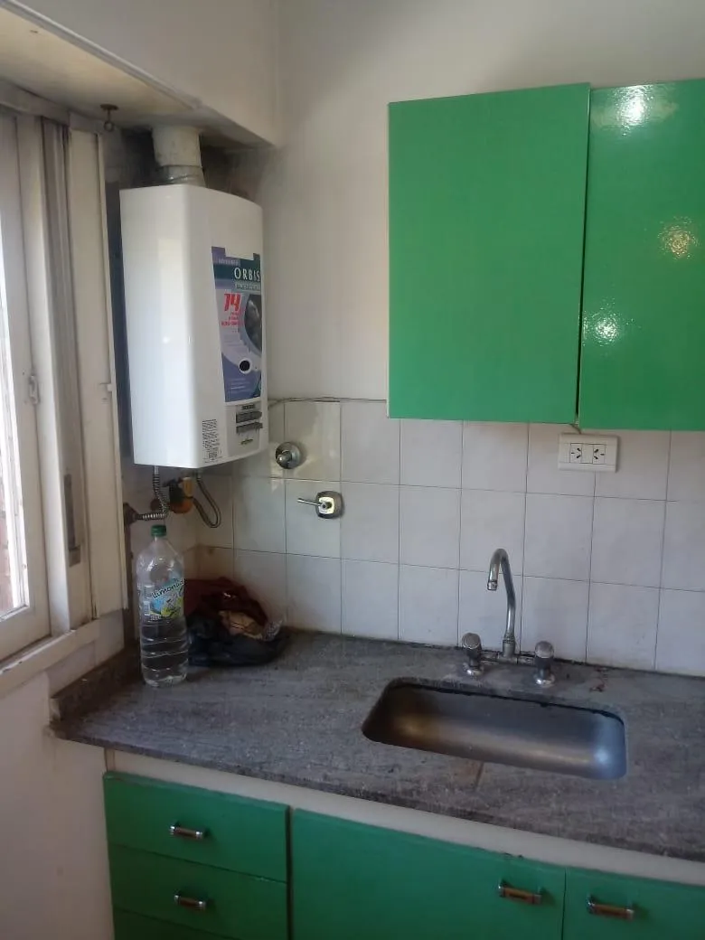 Apartamento de dois ambientes com 1 quarto em Lanús
