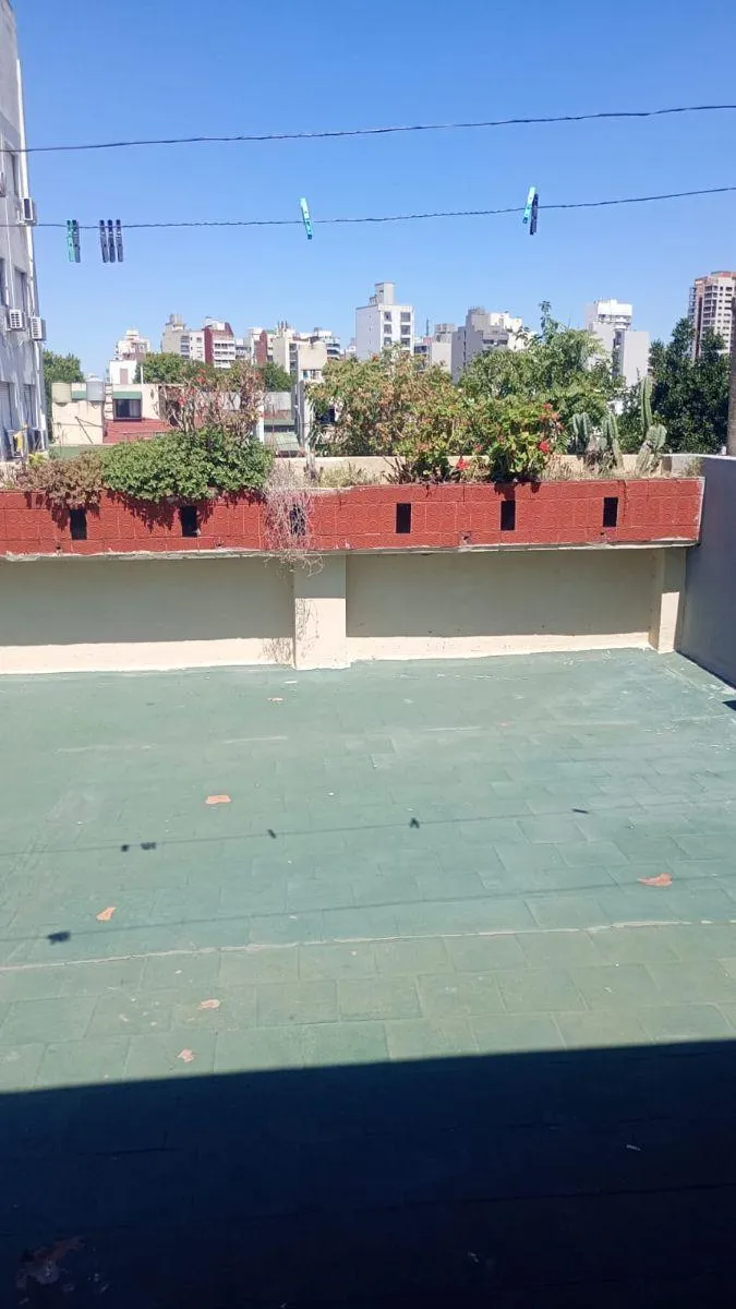 PH de três ambientes com 2 dormitórios nos fundos em Lanús