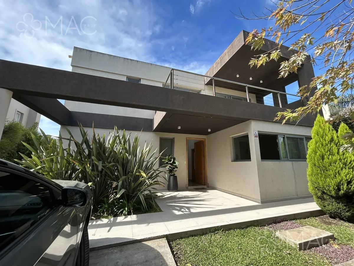 Four-bedroom apartment-style house in Los Sauces, Tigre