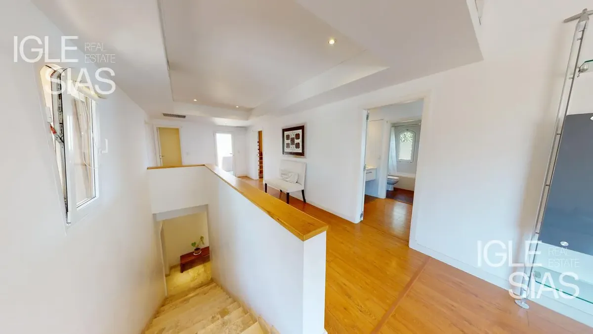 Five-bedroom house by the lake in El Golf, Nordelta (Tigre)