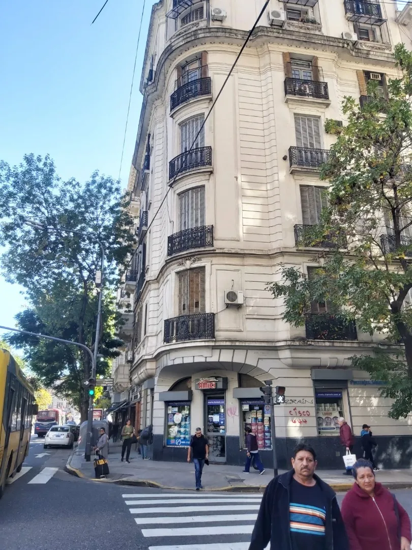 Departamento de 3 ambientes con dependencia en Balvanera