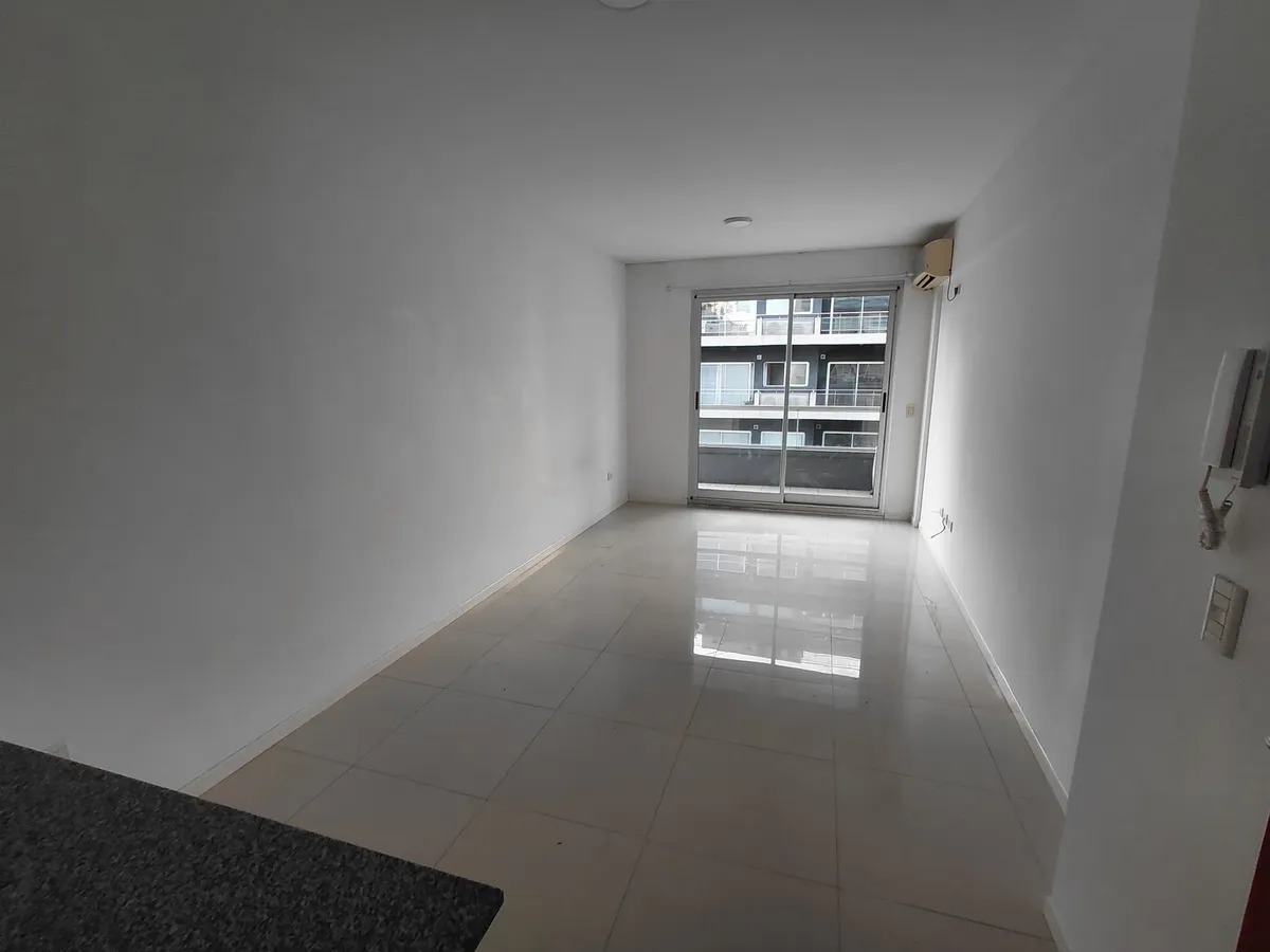 Front-facing studio apartment in Belgrano