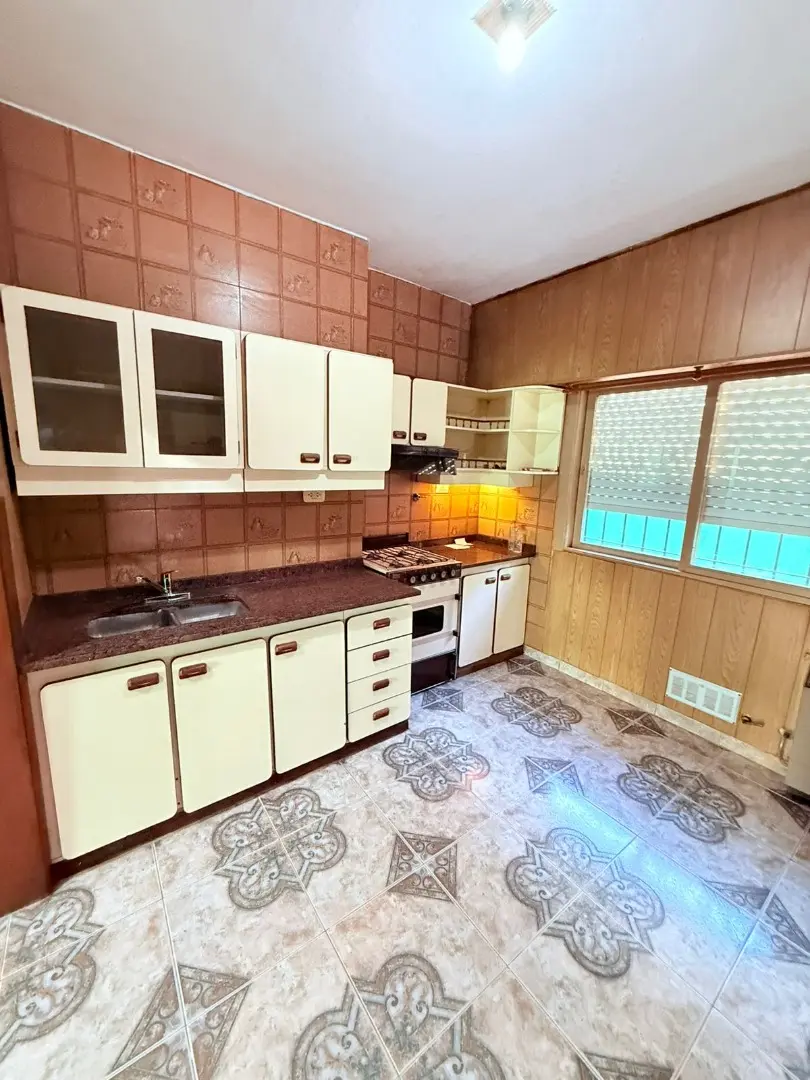 Casa tipo PH interna de 4 dormitorios en Ituzaingó Sur