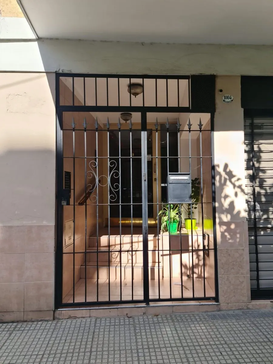 Departamento de 2 ambientes al frente en San Cristóbal