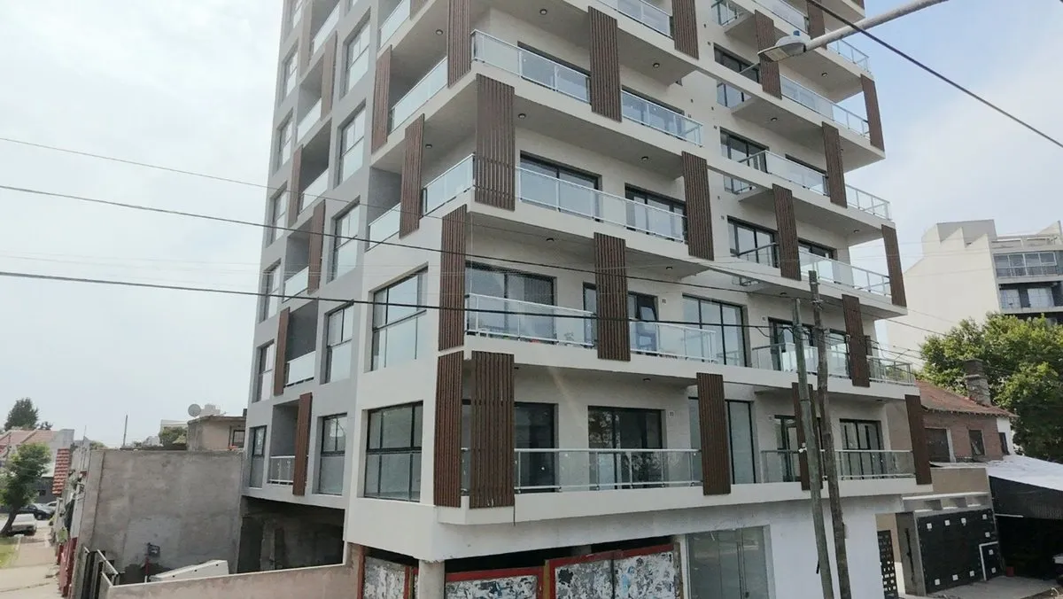 Apartamento de dois ambientes com varanda em Lanús