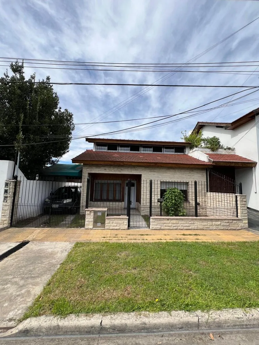Casa com 4 ambientes em Hurlingham