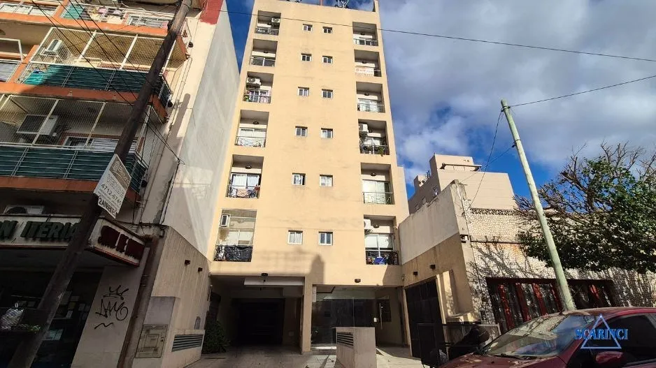 Apartamento de 2 ambientes com varanda em Sáenz Peña, Tres de Febrero
