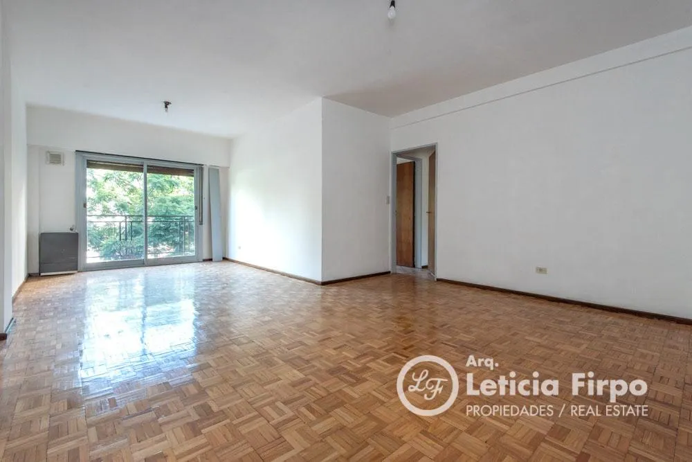 Apartamento de 2 dormitórios de frente para a rua com varanda em Belgrano