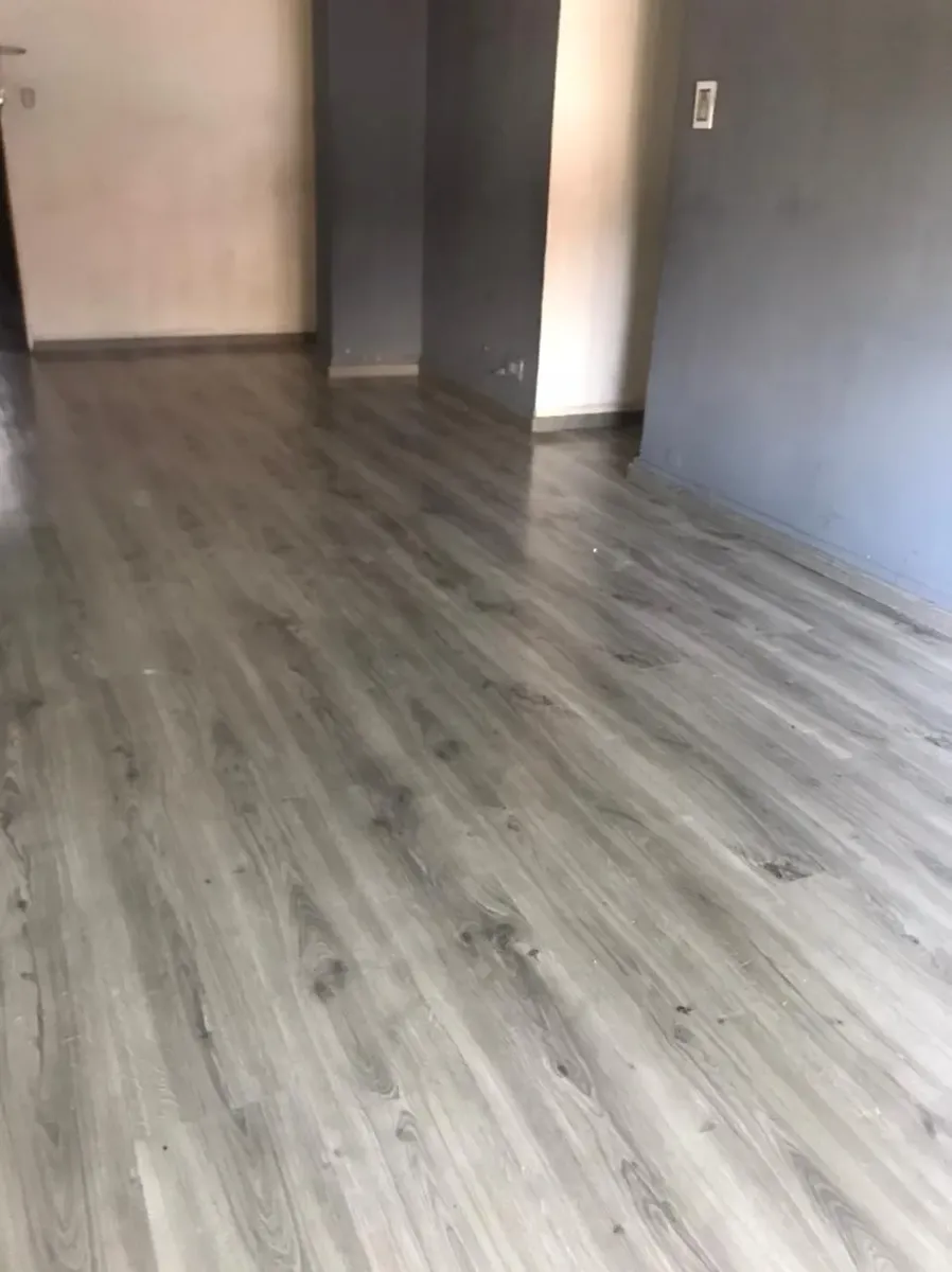 Apartamento de três quartos de frente para a rua em Boedo