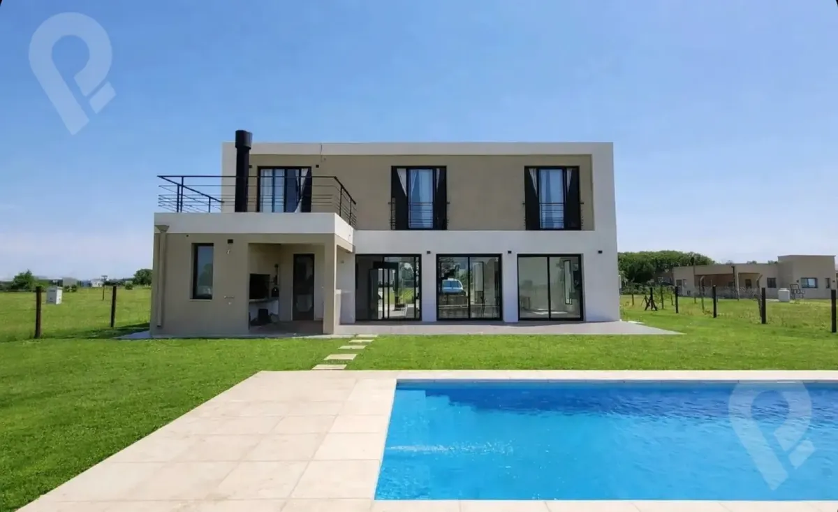 Casa nova de 4 dormitórios em La Alameda, Canning