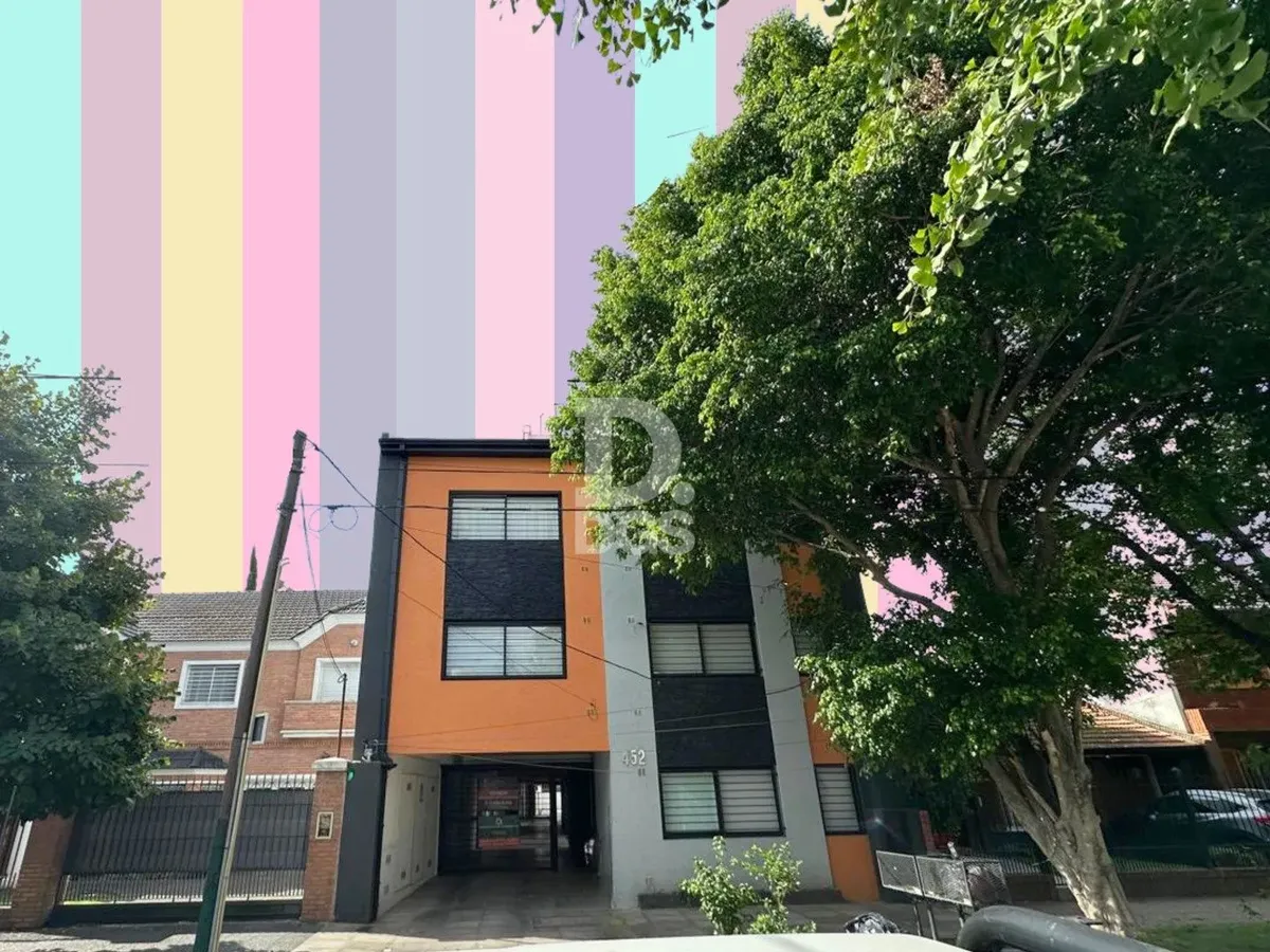 Monoambiente con cochera en Banfield Este