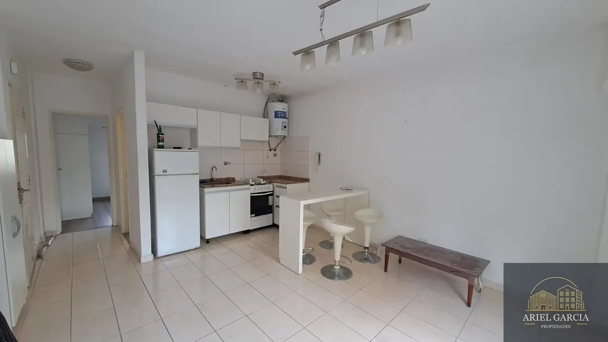 Apartamento mobiliado de 1 quarto com varanda em Tres de Febrero