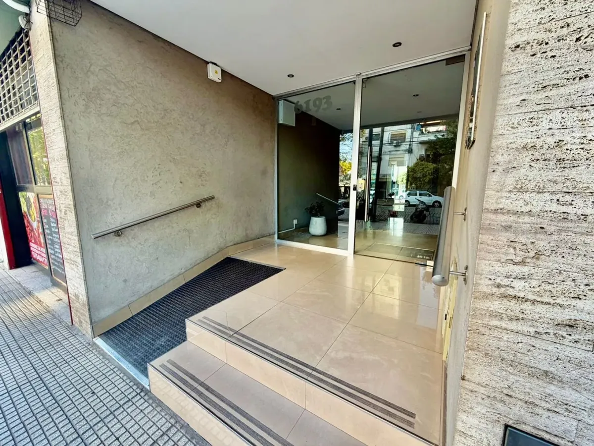 Departamento de 2 ambientes con balcón francés en Versalles