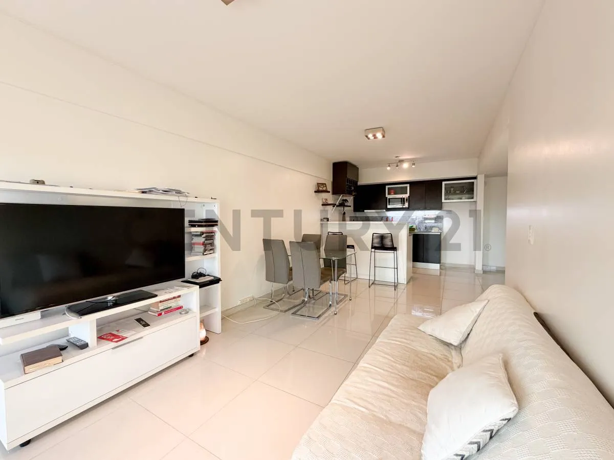 Apartamento de dois ambientes com vaga coberta em Vicente López