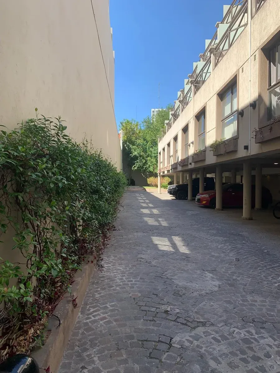 Departamento tipo casa dúplex de 2 ambientes en Floresta