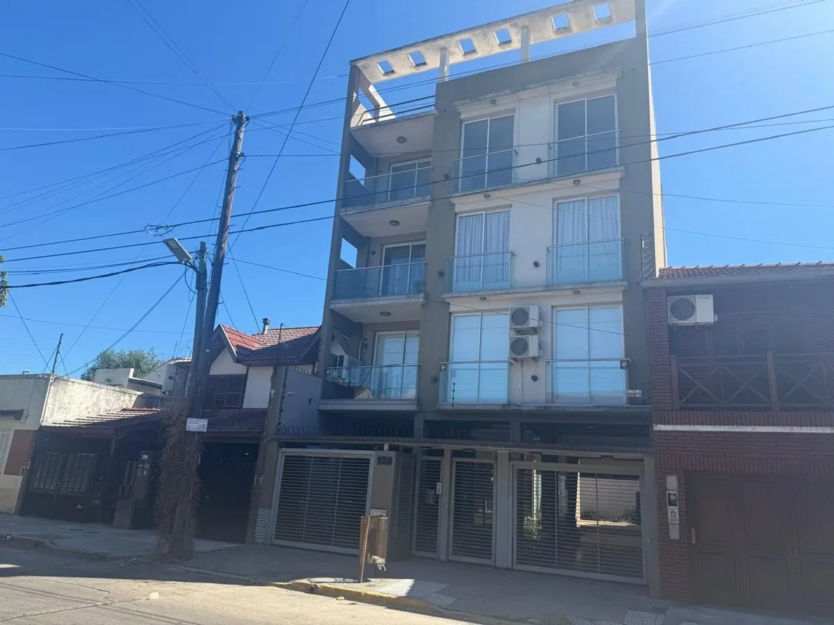 Трёхкомнатная квартира с балконом в Quilmes