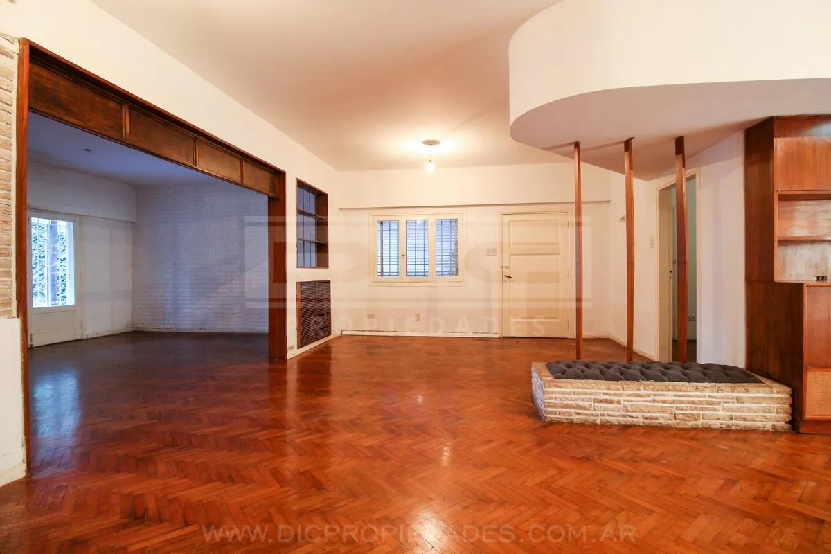 Five-bedroom chalet in Victoria