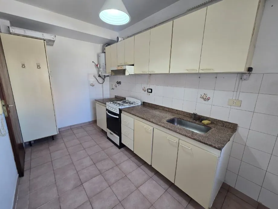 Departamento de 2 ambientes con balcón al frente en Morón