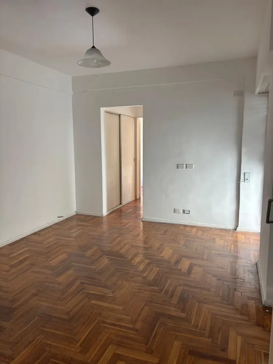 Departamento de 2 ambientes con balcón en Balvanera
