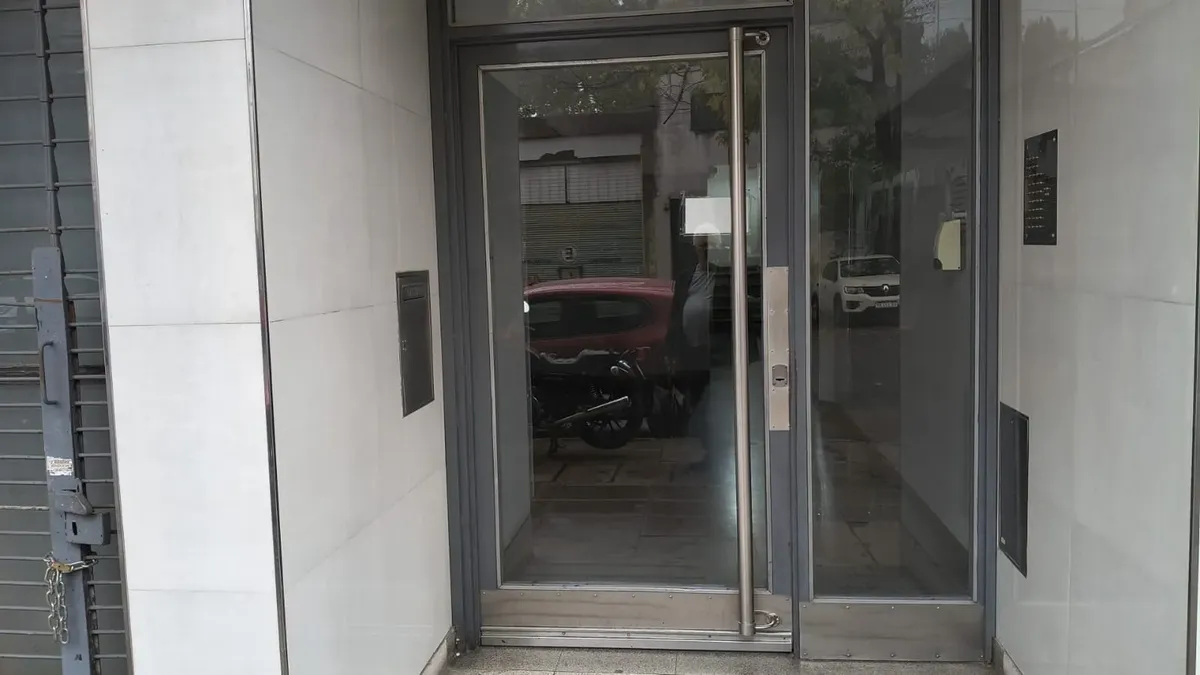 Three-bedroom apartment with balcony in La Paternal