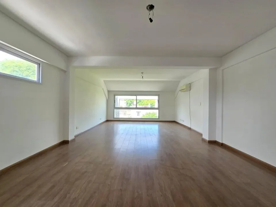 Apartamento duplex de 2 dormitórios com terraço em Colegiales