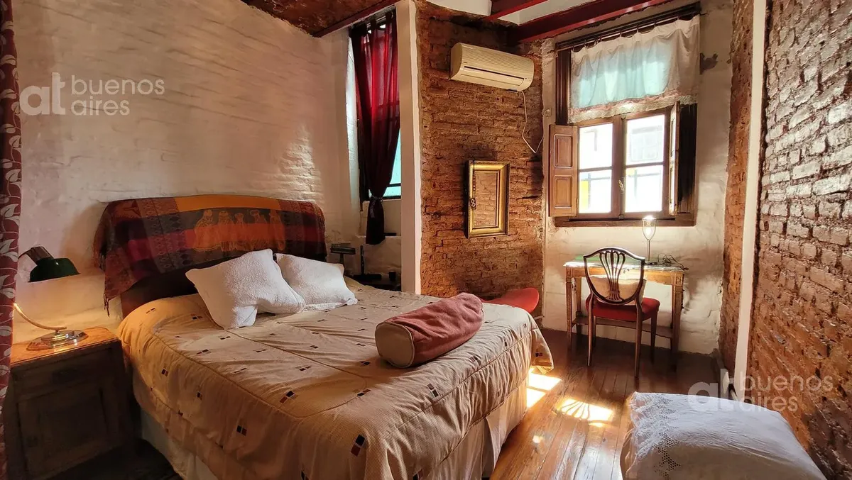 Apartamento duplex de 2 quartos com terraço e pátio em Monserrat