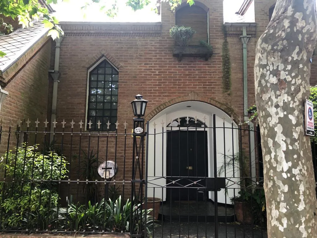 Casa em dois andares com 3 dormitórios em Olivos