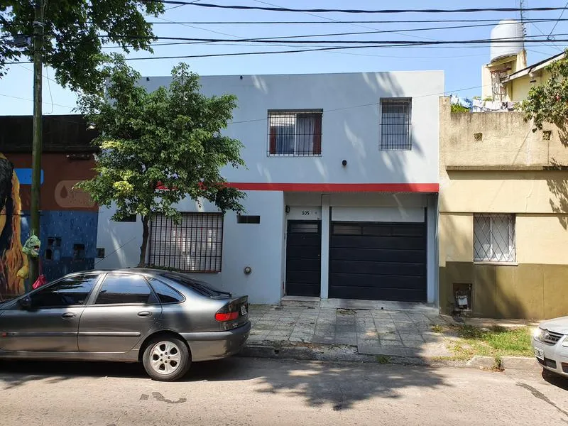 Casa en 2 plantas con 3 dormitorios, cochera y patio en Florida