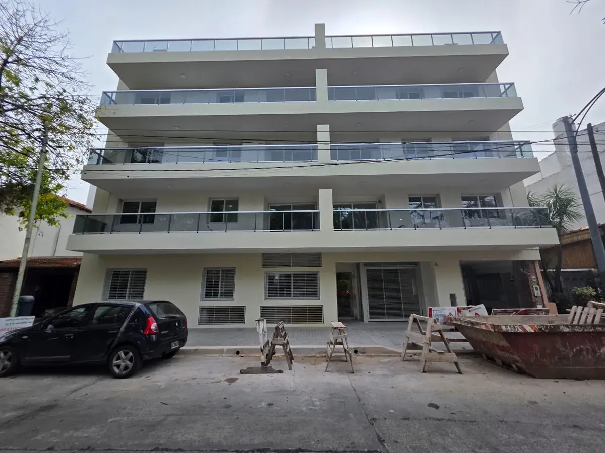 Четырёхкомнатная новая квартира с 3 спальнями и гаражом в Villa Devoto