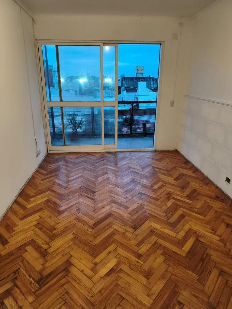 Apartamento de dois ambientes com varanda em Ciudadela