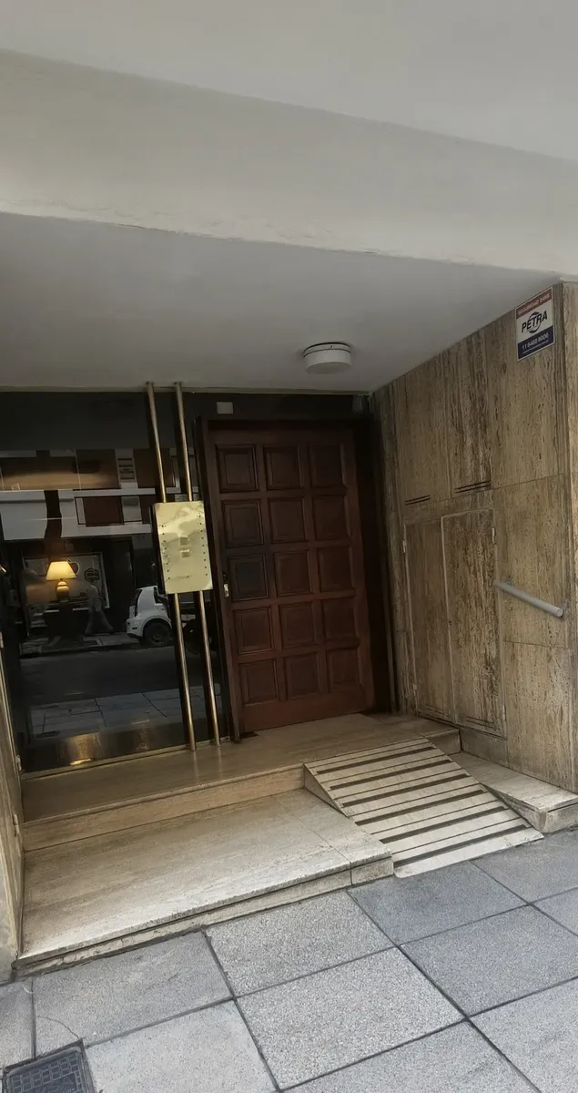 Apartamento de 2 dormitórios com varanda em Recoleta
