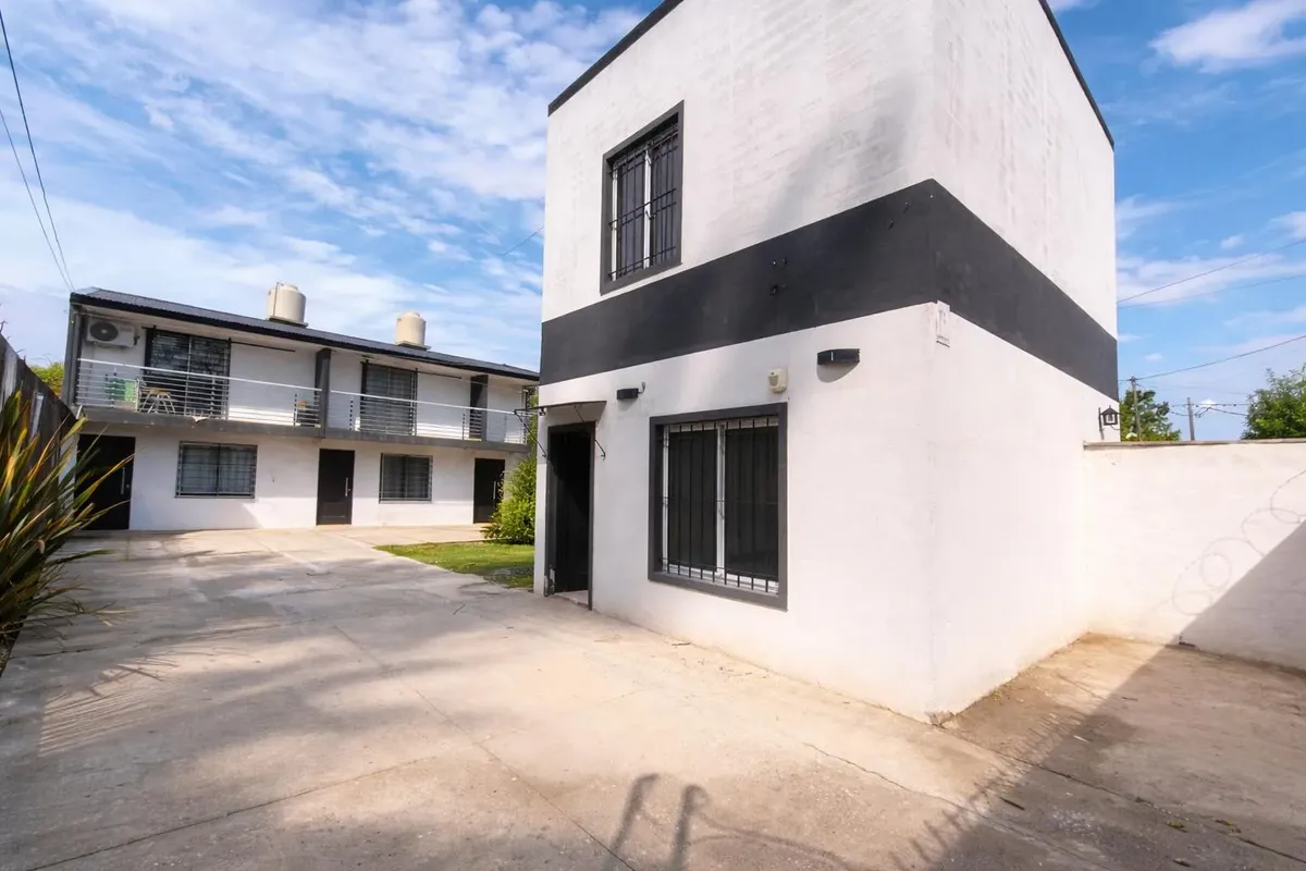Alquiler Departamento / Ph 3 Ambientes Con Patio Y Cochera Monte Grande