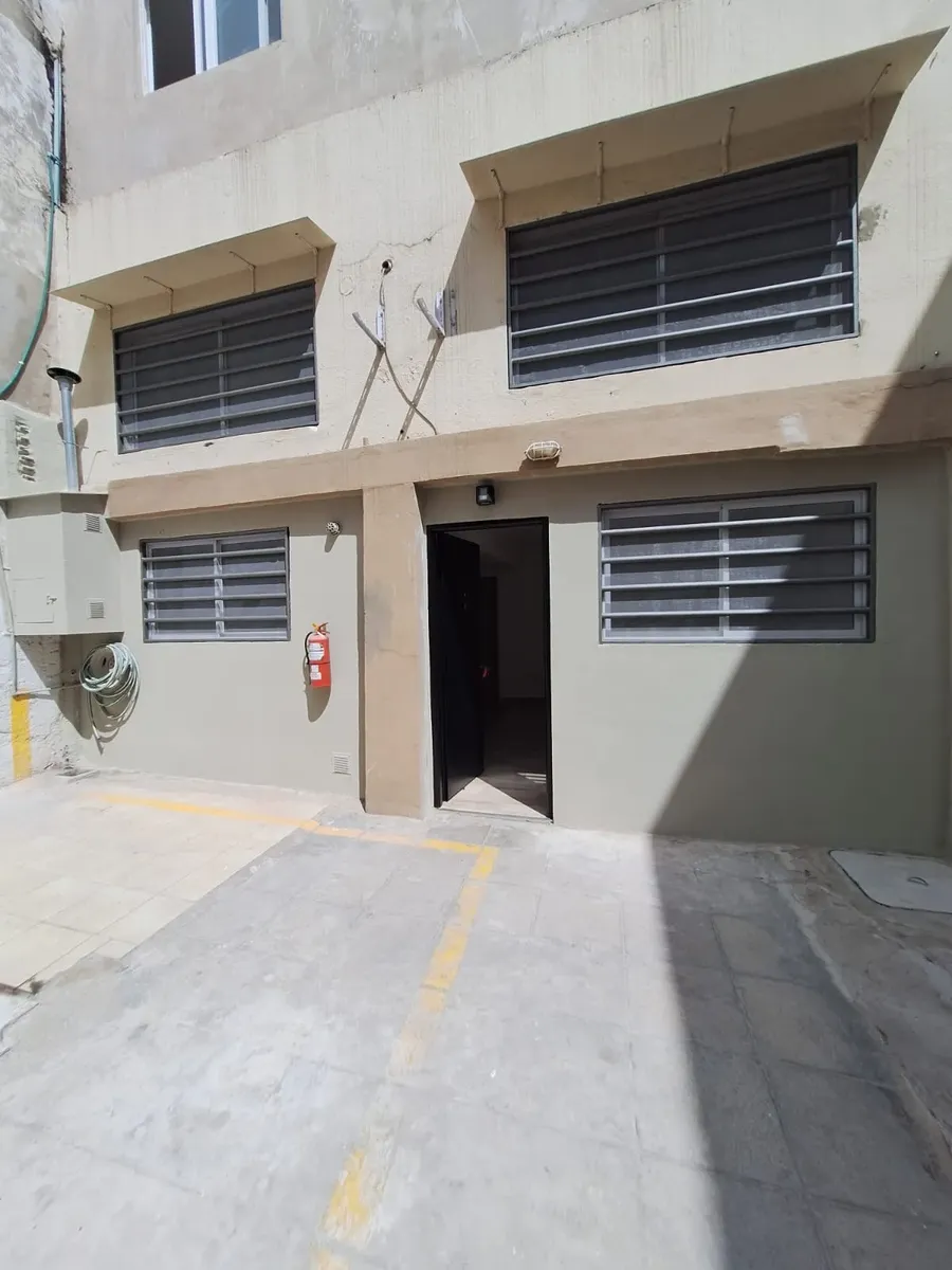 Amplio Departamento En Villa Sarmiento Con 2 Dormitorios, Un Baño, Cocina Comedor, Living Y Baulera Amplia. La Propiedad Cuenta Con Cocheras Pero No Están Incluidas En El Alquiler