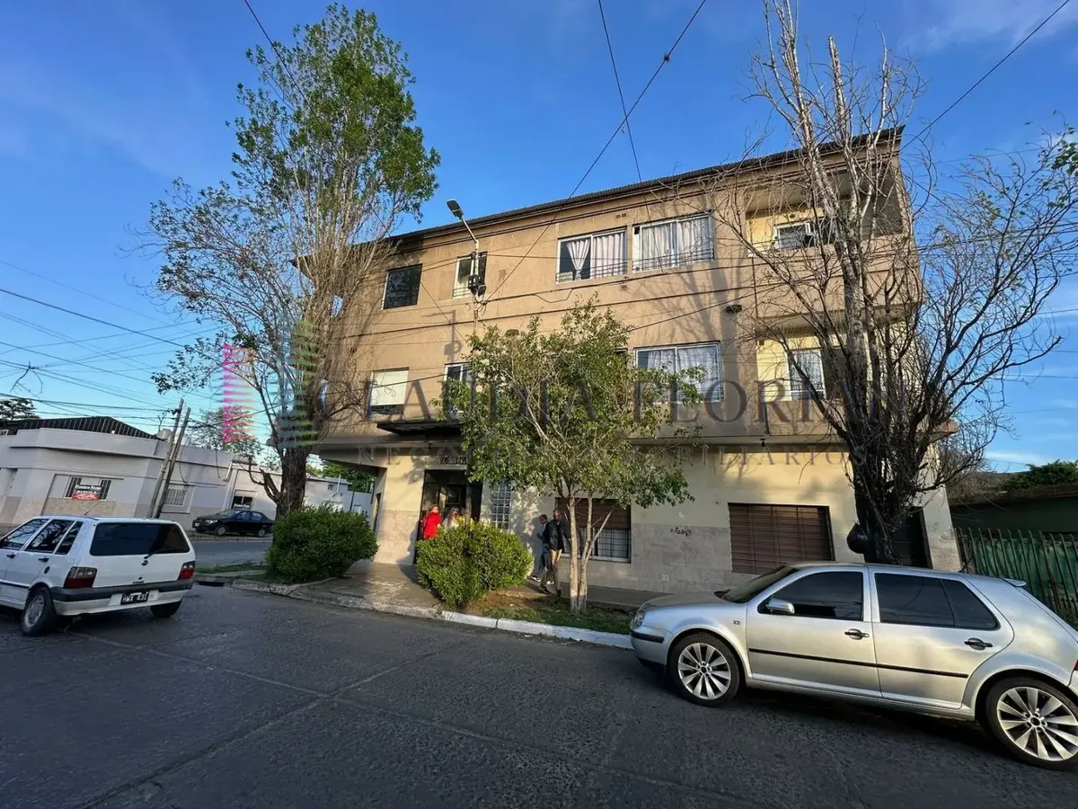 Apartamento de dois ambientes com 1 quarto em José C. Paz