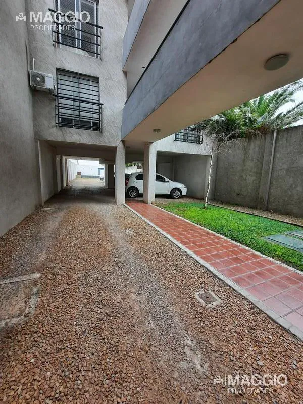 Departamento de 2 ambientes con balcón y cochera cubierta en Haedo