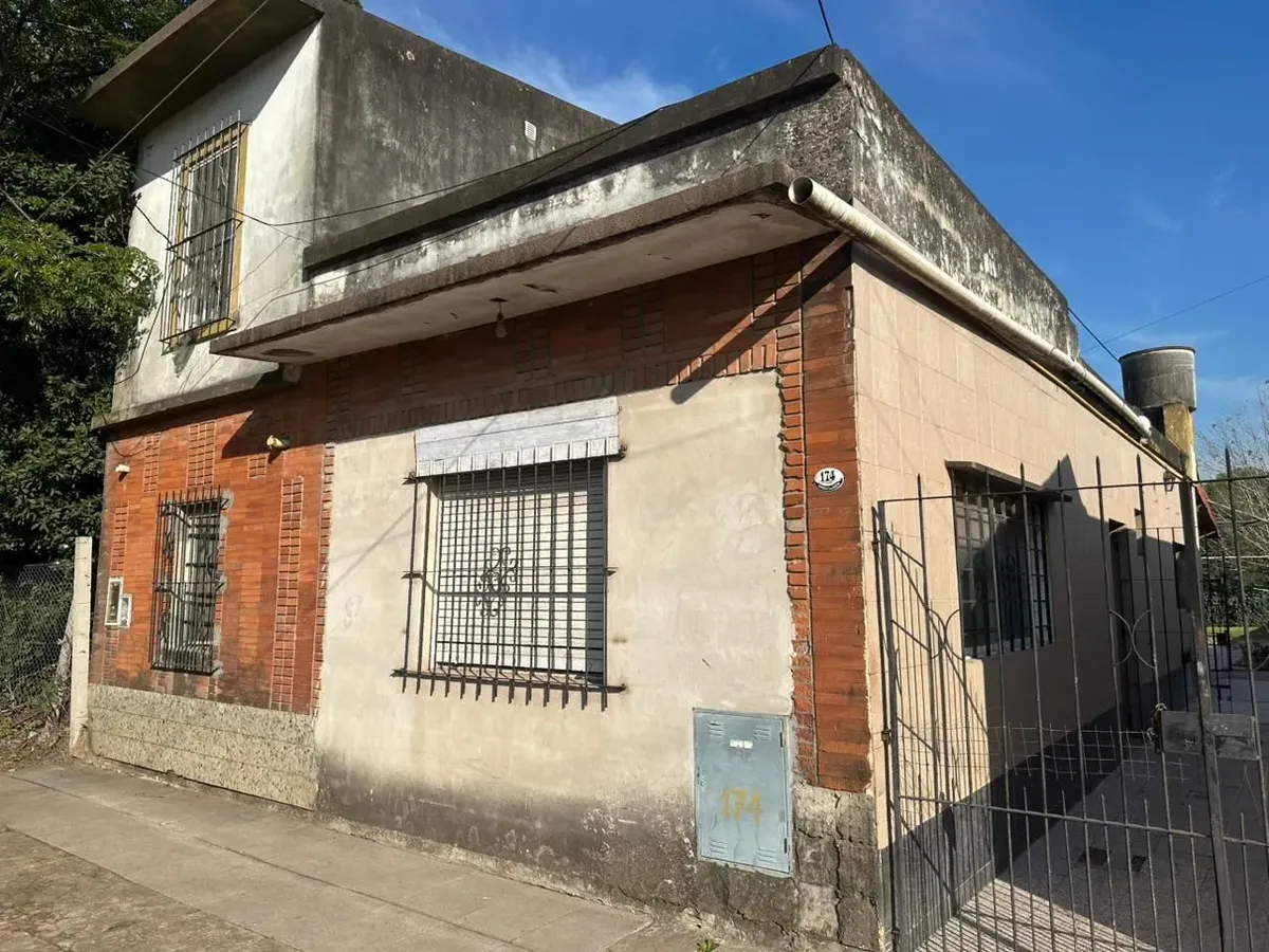 Three-room house for rent in Grand Bourg