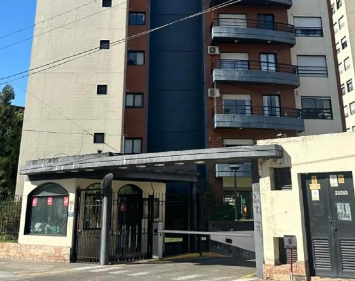 Venta! Amplio Y Luminoso Departamento 3 Amb Con Cochera En Terrazas De Quilmes