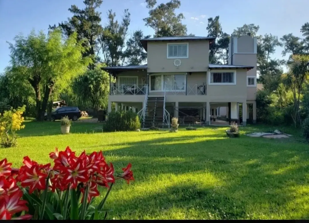 Casa em Tigre, piscina e rio