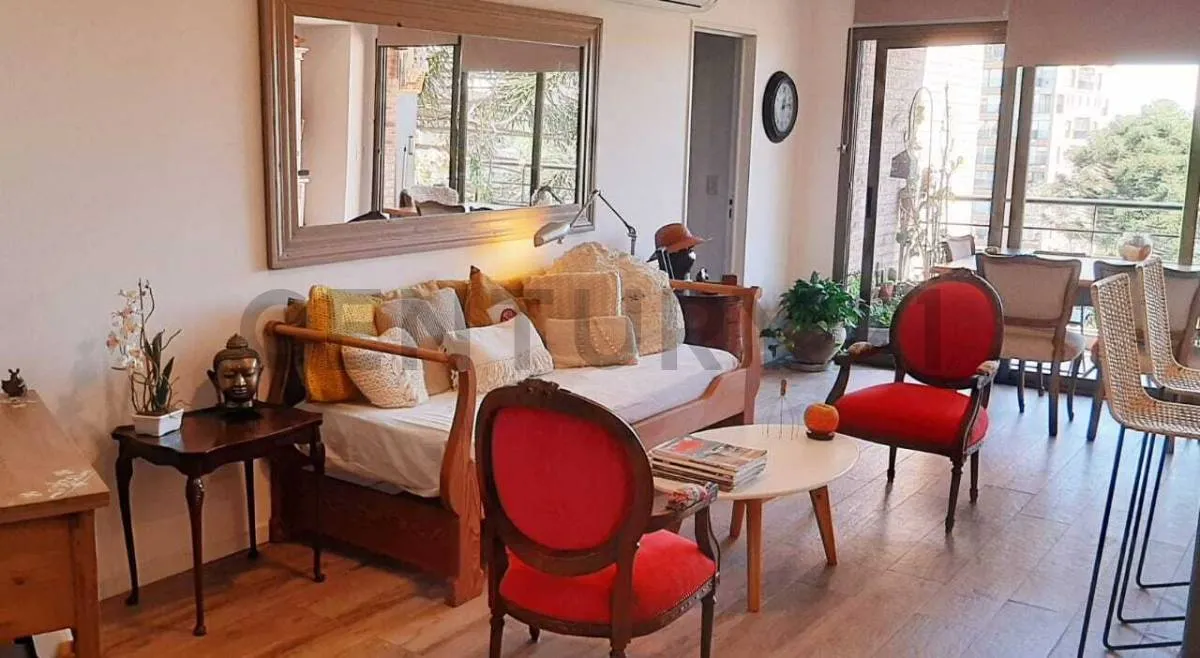 Apartamento de três ambientes com vaga coberta em Tigre Centro