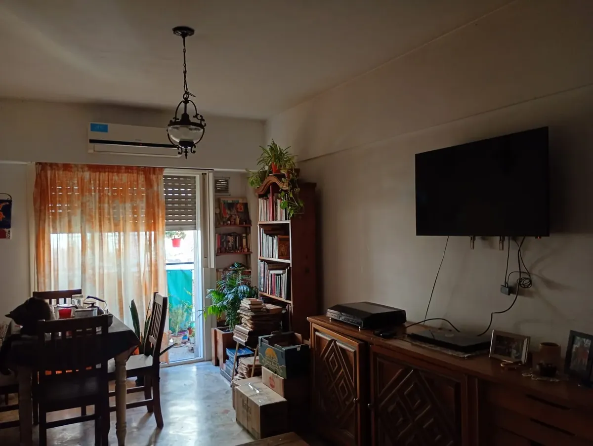 Departamento De 3 Ambientes Con Balcón Al Frente. Muy Luminoso. Cocina-comedor, Living, 2 Dormitorios Amplios Con Placard, Baño Completo. Cercanía Con Av. Cabildo Y Medios De Transporte. Subte D