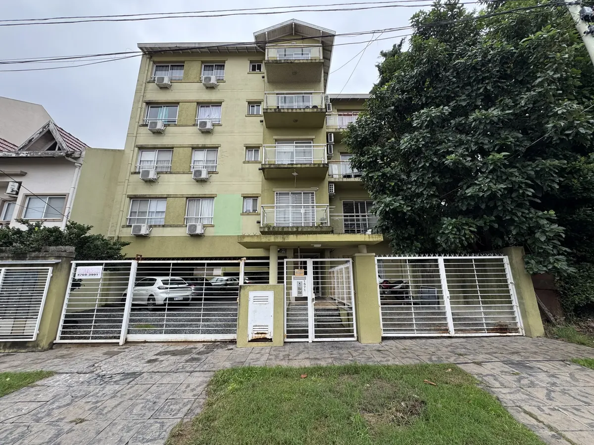 Apartamento de dois ambientes no segundo andar em Martin Coronado
