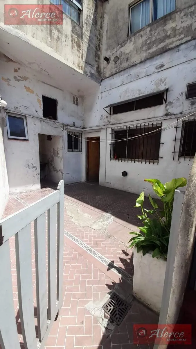 3-room unit with patio, Av. Yrigoyen