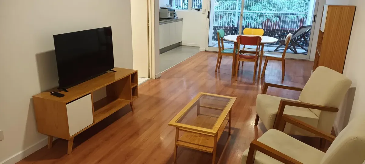 С мебелью и балконом-террасой в Villa Crespo